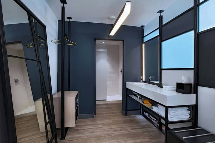 Room 16 of 41